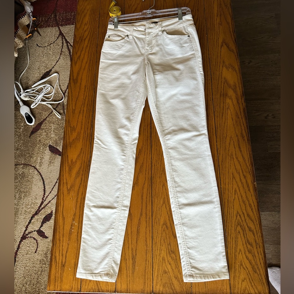 Level 99 white corduroy jeans size 26